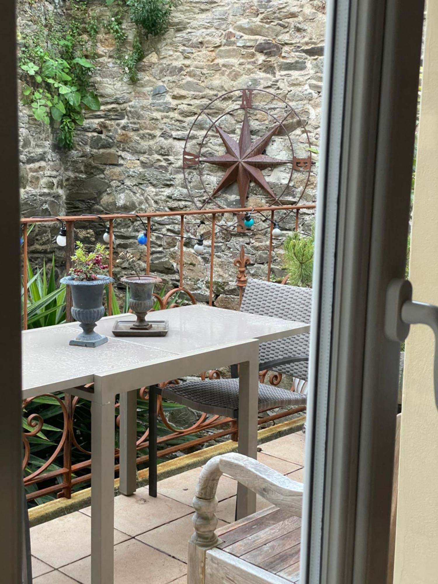 Appartement De 1634 Avec Balcon Au Sud Sur Jardin En Plein Coeur Historique Tréguier 외부 사진