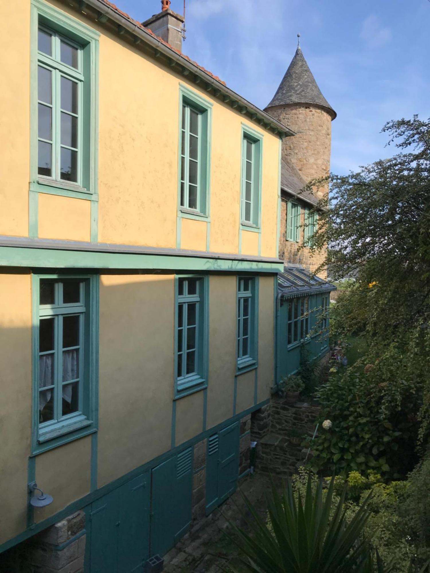 Appartement De 1634 Avec Balcon Au Sud Sur Jardin En Plein Coeur Historique Tréguier 외부 사진