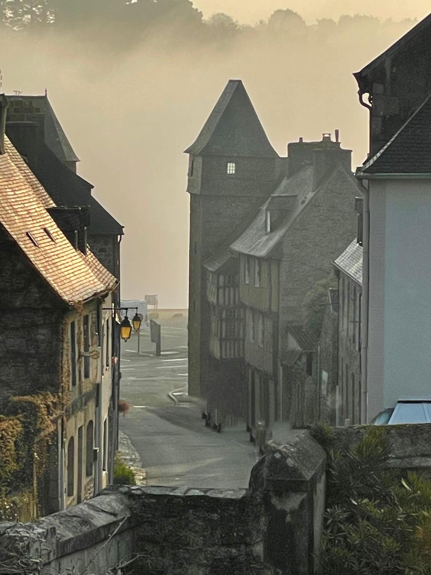 Appartement De 1634 Avec Balcon Au Sud Sur Jardin En Plein Coeur Historique Tréguier 외부 사진