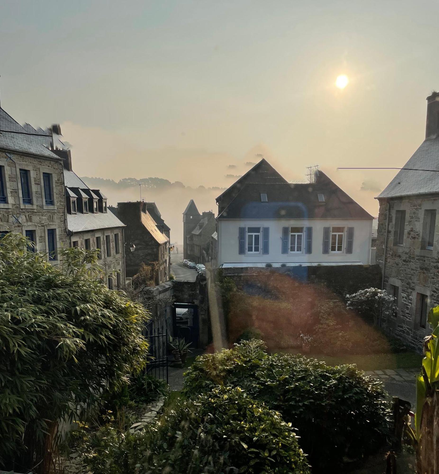 Appartement De 1634 Avec Balcon Au Sud Sur Jardin En Plein Coeur Historique Tréguier 외부 사진